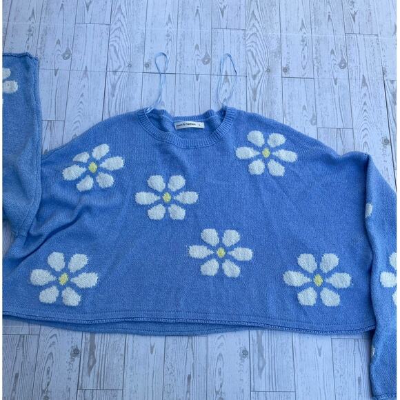Moon & Madison Women’s Large Blue Daisy Knit Cropped Sweater Soft Floral Y2K - Picture 1 of 6